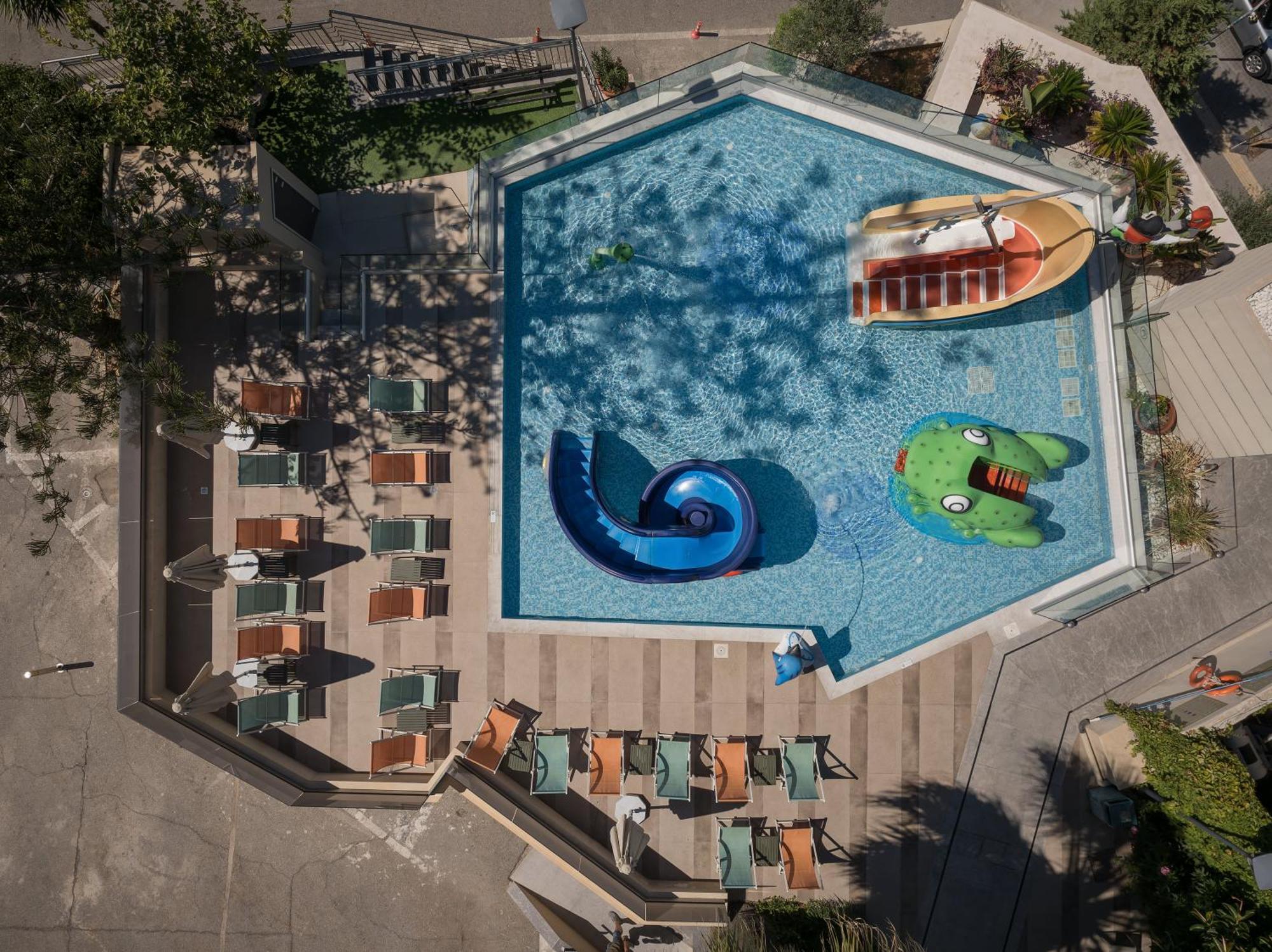 Minos Hotel Ретимно Екстериор снимка